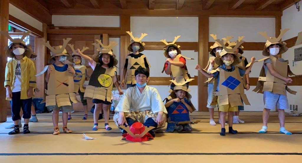 ダンボール兜制作 3